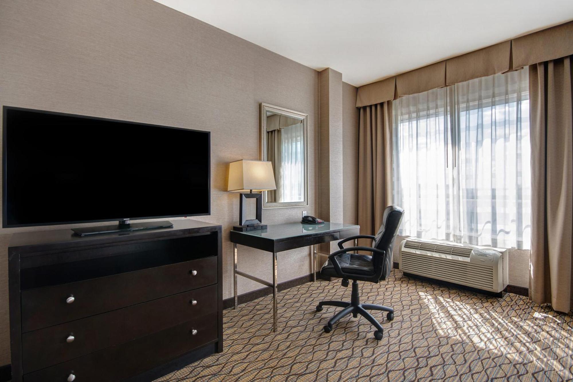 Holiday Inn Detroit Metro Airport By Ihg Ромулус Экстерьер фото